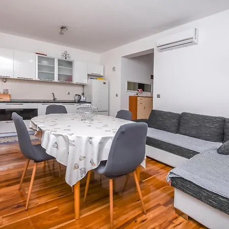 Apartment Slavica *
